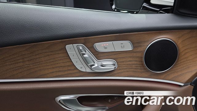 Mercedes-Benz E-Class E300 Exclusive Standard