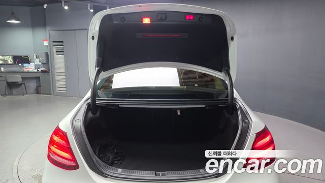 Mercedes-Benz E-Class E300 Exclusive Standard