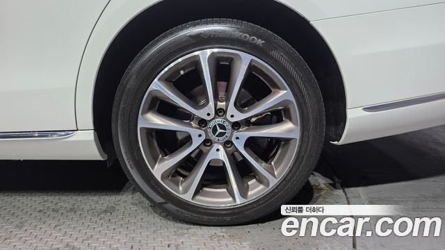 Mercedes-Benz E-Class E300 Exclusive Standard