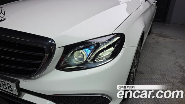 Mercedes-Benz E-Class E300 Exclusive Standard