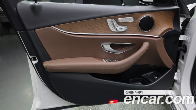 Mercedes-Benz E-Class E300 Exclusive Standard