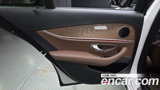 Mercedes-Benz E-Class E300 Exclusive Standard