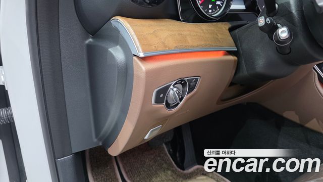 Mercedes-Benz E-Class E300 Exclusive Standard