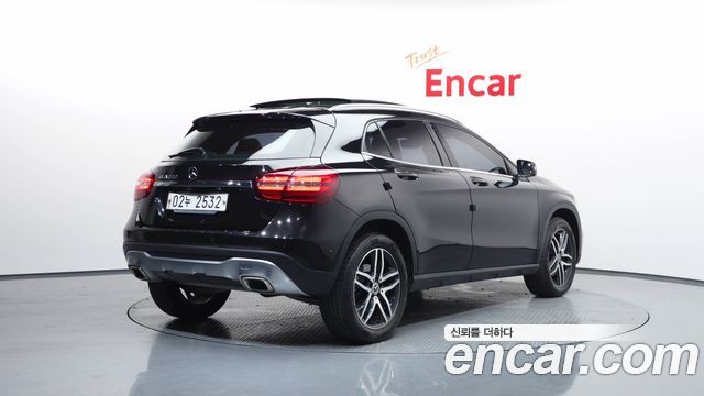 Mercedes-Benz GLA-Class GLA220 Premium