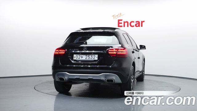 Mercedes-Benz GLA-Class GLA220 Premium