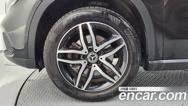 Mercedes-Benz GLA-Class GLA220 Premium