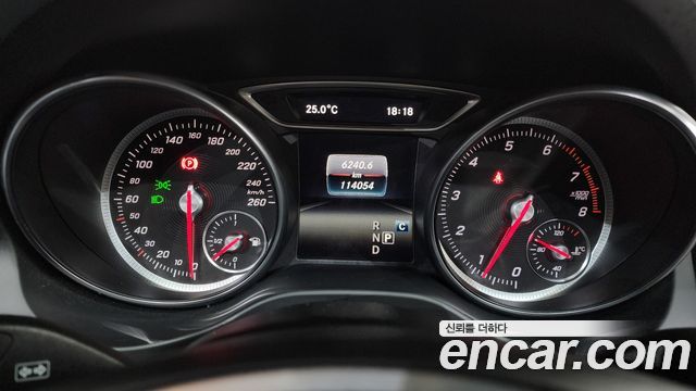 Mercedes-Benz GLA-Class GLA220 Premium