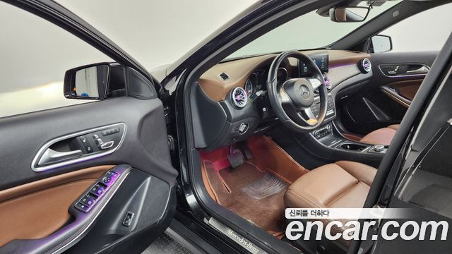 Mercedes-Benz GLA-Class GLA220 Premium