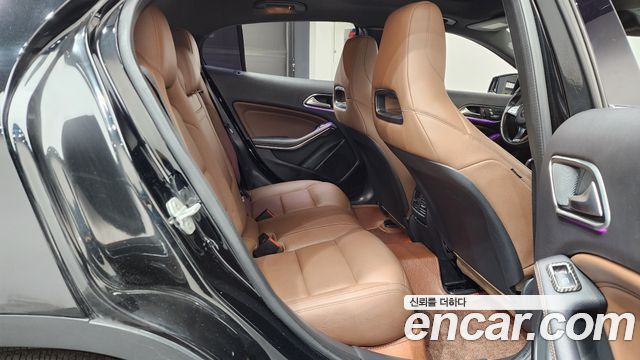 Mercedes-Benz GLA-Class GLA220 Premium