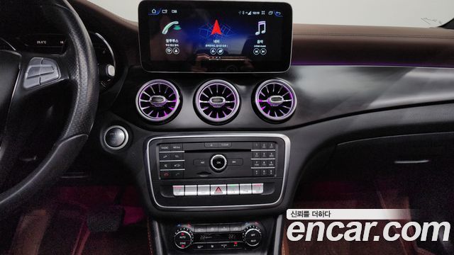 Mercedes-Benz GLA-Class GLA220 Premium