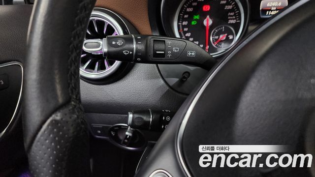 Mercedes-Benz GLA-Class GLA220 Premium