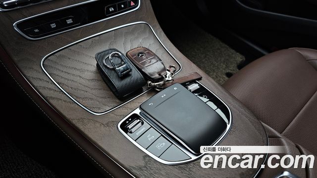 Mercedes-Benz E-Class E300e 4MATIC Exclusive