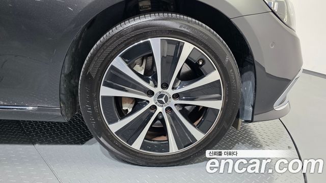 Mercedes-Benz E-Class E300e 4MATIC Exclusive