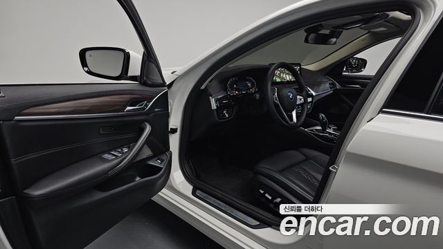 BMW 5-Series 530i Luxury