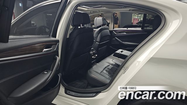 BMW 5-Series 530i Luxury