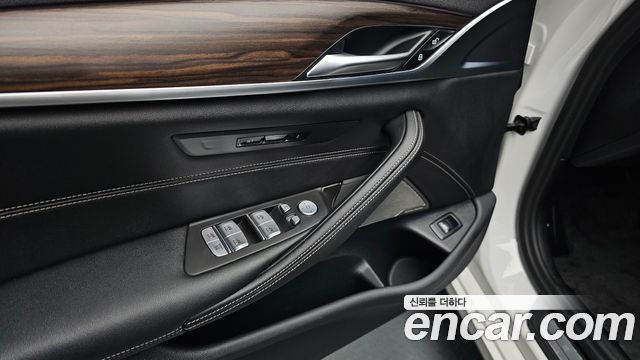 BMW 5-Series 530i Luxury