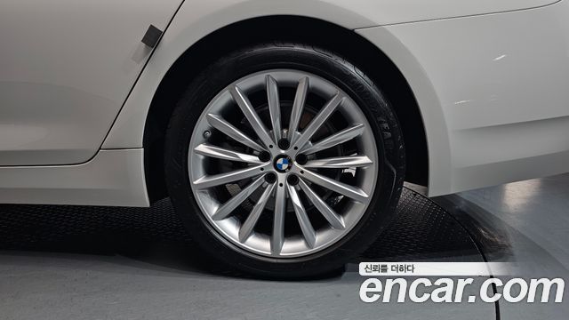 BMW 5-Series 530i Luxury