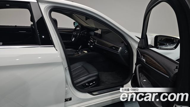 BMW 5-Series 530i Luxury