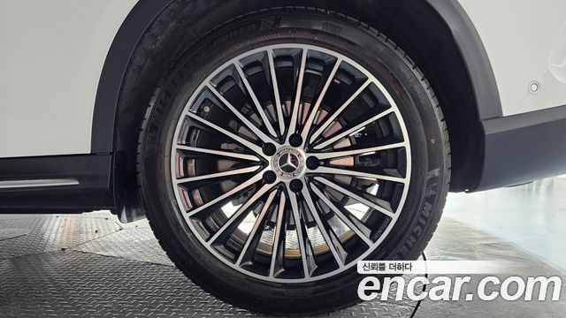 Mercedes-Benz GLC-Class GLC300 4MATIC AMG Line