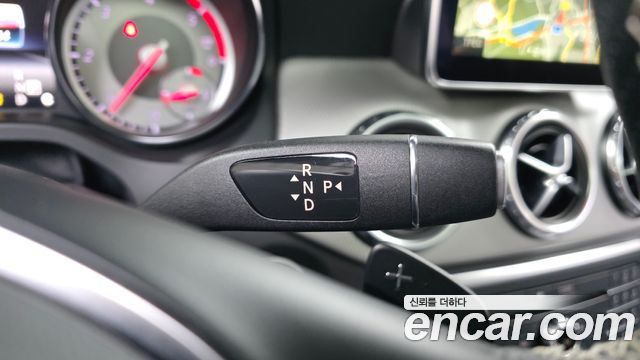 Mercedes-Benz GLA-Class GLA200 d 4MATIC