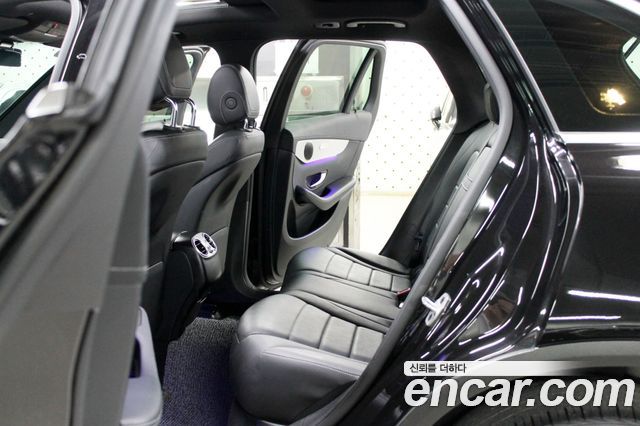 Mercedes-Benz GLC-Class GLC300e 4MATIC