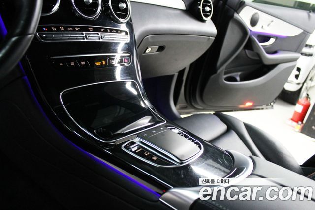 Mercedes-Benz GLC-Class GLC300e 4MATIC