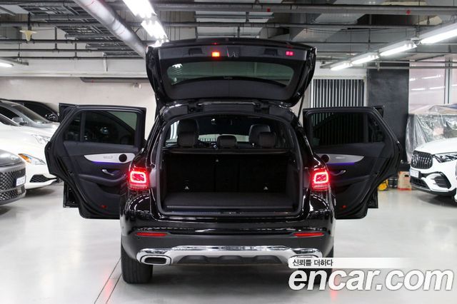 Mercedes-Benz GLC-Class GLC300e 4MATIC