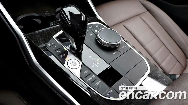 BMW 3-Series 320i Luxury