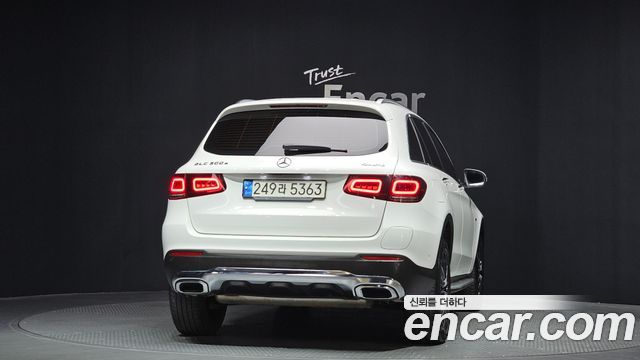 Mercedes-Benz GLC-Class GLC300e 4MATIC