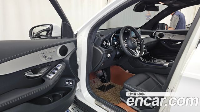 Mercedes-Benz GLC-Class GLC300e 4MATIC