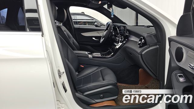 Mercedes-Benz GLC-Class GLC300e 4MATIC