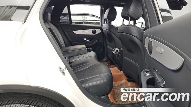 Mercedes-Benz GLC-Class GLC300e 4MATIC
