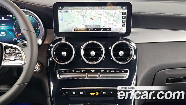 Mercedes-Benz GLC-Class GLC300e 4MATIC