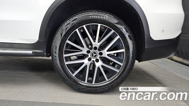 Mercedes-Benz GLC-Class GLC300e 4MATIC