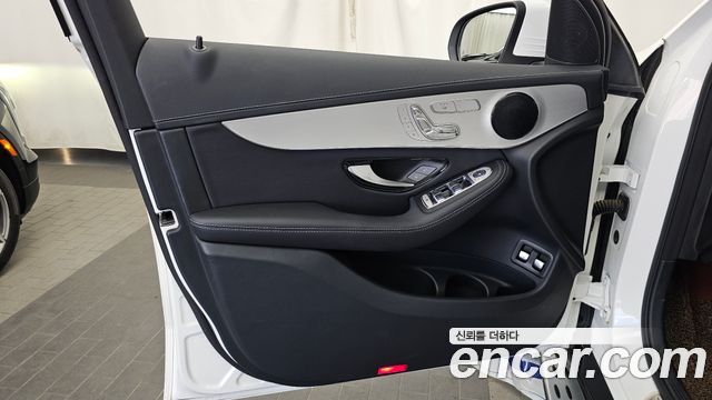 Mercedes-Benz GLC-Class GLC300e 4MATIC