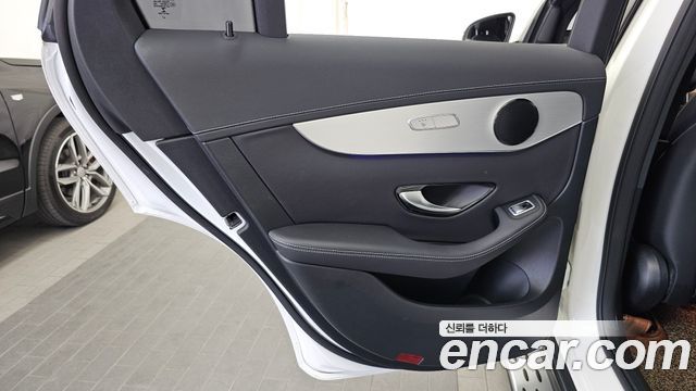 Mercedes-Benz GLC-Class GLC300e 4MATIC