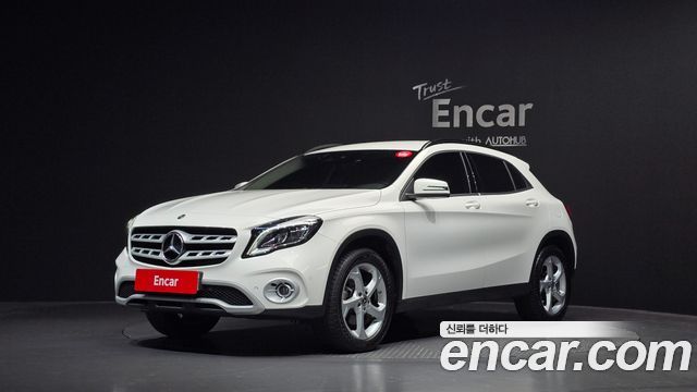 Mercedes-Benz GLA-Class GLA220