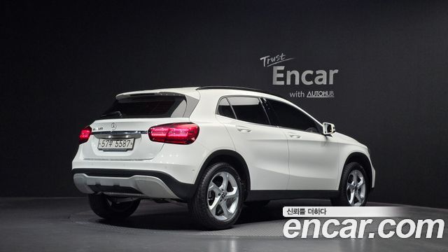 Mercedes-Benz GLA-Class GLA220