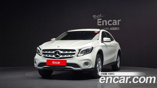 Mercedes-Benz GLA-Class GLA220