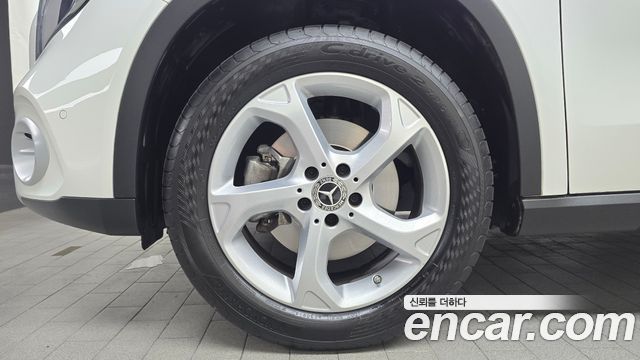 Mercedes-Benz GLA-Class GLA220
