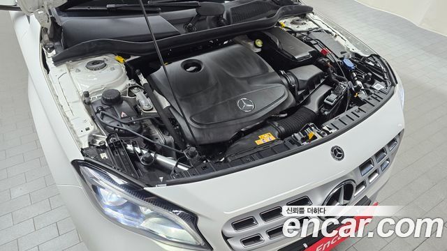 Mercedes-Benz GLA-Class GLA220