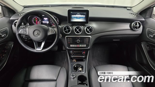 Mercedes-Benz GLA-Class GLA220