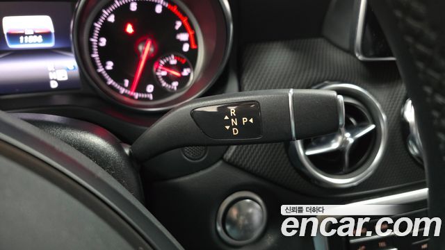 Mercedes-Benz GLA-Class GLA220