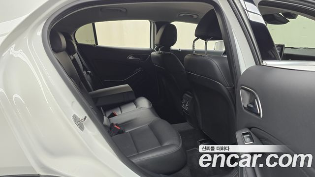 Mercedes-Benz GLA-Class GLA220