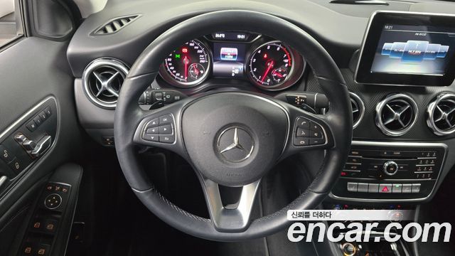 Mercedes-Benz GLA-Class GLA220