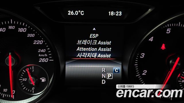 Mercedes-Benz GLA-Class GLA220
