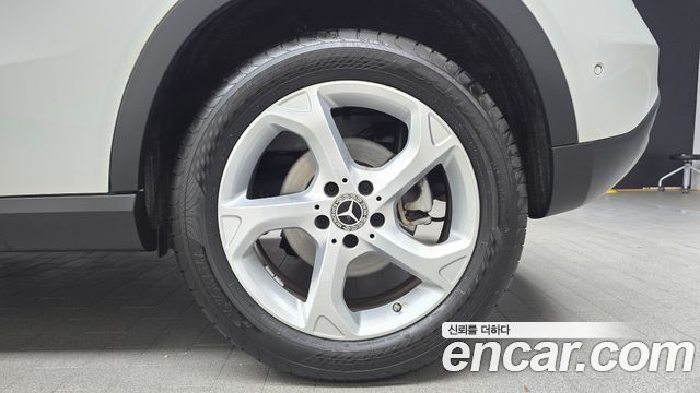 Mercedes-Benz GLA-Class GLA220