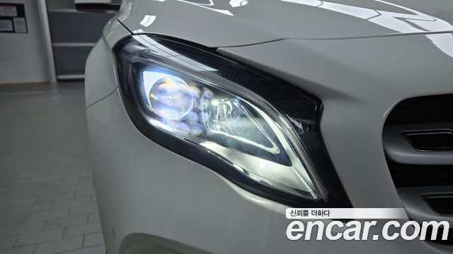 Mercedes-Benz GLA-Class GLA220