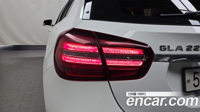 Mercedes-Benz GLA-Class GLA220