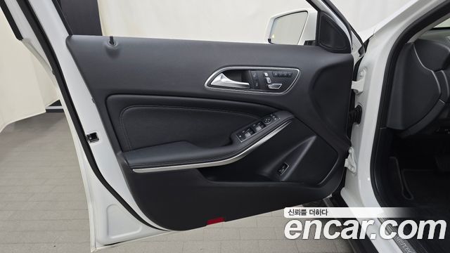 Mercedes-Benz GLA-Class GLA220